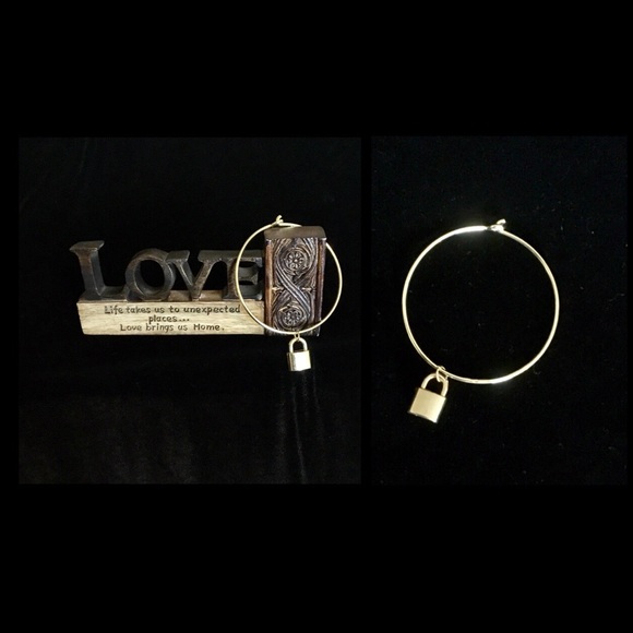 GOLD BANGEL BRACELET - LOCK - Picture 2 of 3